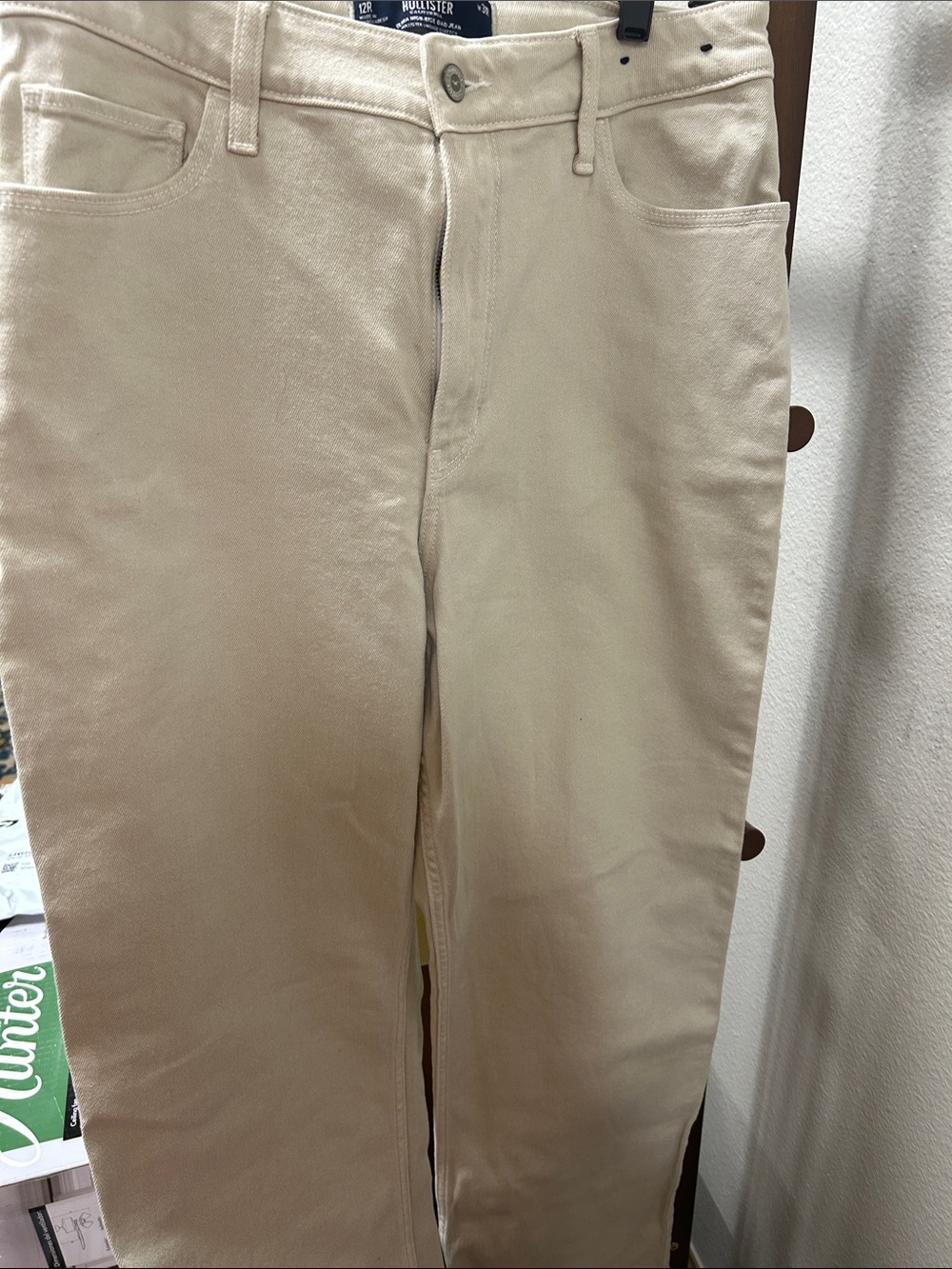 Hollister California ultra high rise Ladies Dad Light Cream Straight-Fit Jeans